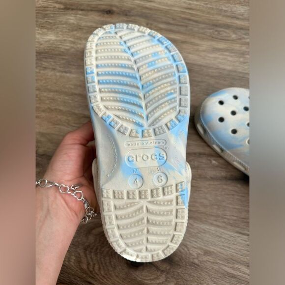 Crocs Unisex Classic Marbled Clog - Blue Calcite Size W-6 M-4 - Picture 10 of 10